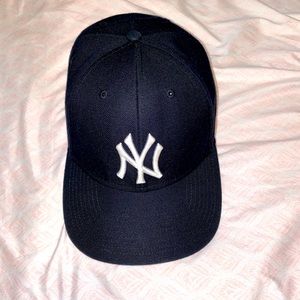 NEWYORK BASEBALL SNAPBACK HAT.